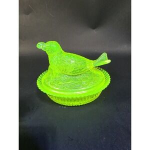 Boyd Bird And Berry on The NEST 5 Inch Uranium UV Glows Vaseline Glass